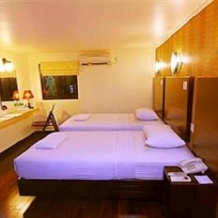 Mervit Hotel Padang Kültér fotó